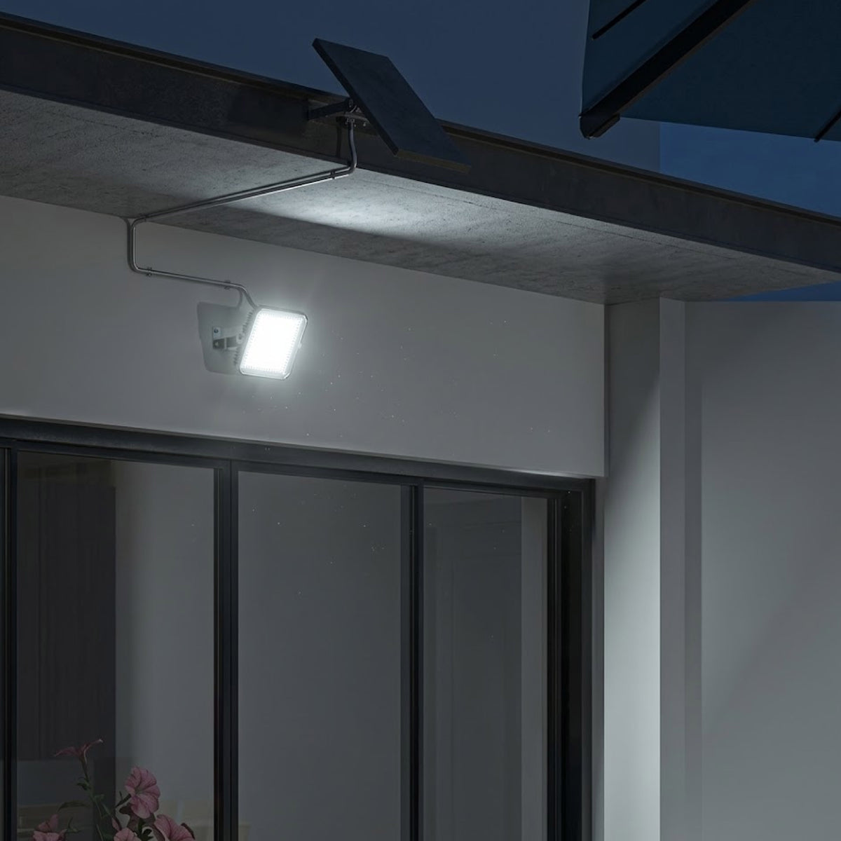 Lámpara Solar LED 30W Luz Fría IP65 Tecnolite
